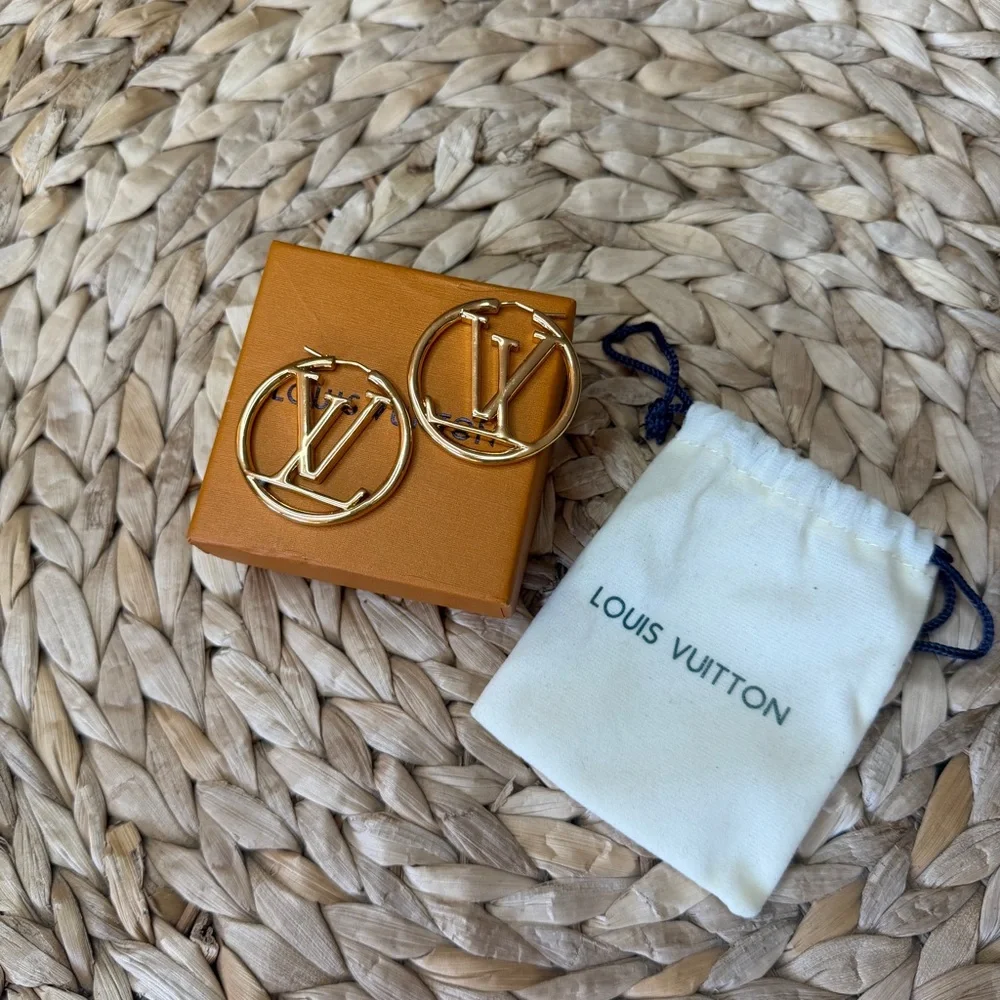 NEW Louis Vuitton Louise Hoop GM Gold Earrings 1.5in